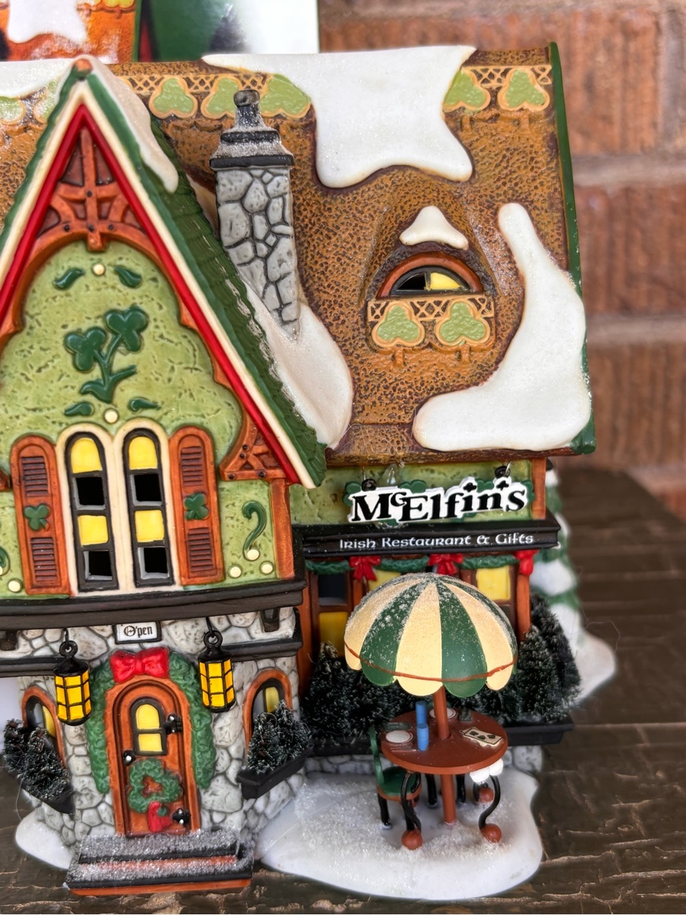 Department 56 McElfin’s Irish Restaurant & Gifts North Pole 56755 Elf W/BOX 2002 - Picture 2 of 11